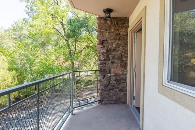 Deluxe Room, 1 King Bed, Balcony