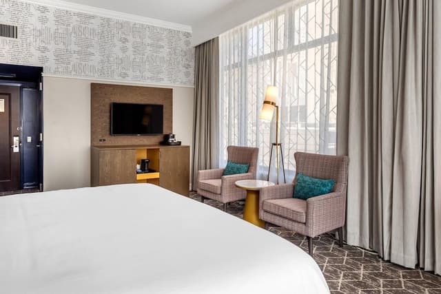 1 King Bed, Suite, Nonsmoking, Upgrade