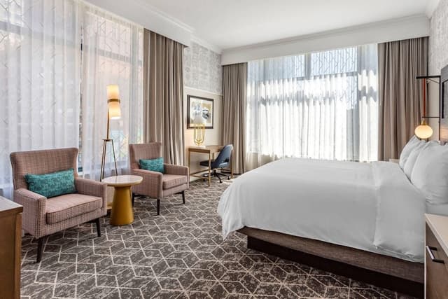 1 King Bed, Suite, Nonsmoking, Upgrade