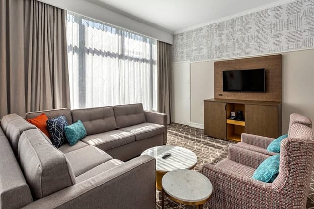 1 King Bed, Suite, Nonsmoking, Upgrade