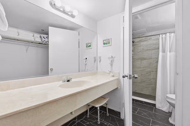 Condo, 1 King Bed with Sofa bed (Oceanside Inn 313)