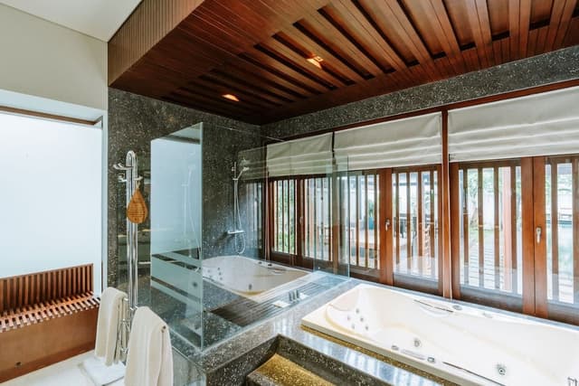 Royal Villa, 3 Bedrooms, Courtyard Area (Independent Building across the street)