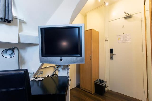 Budget Twin Room- Shared Bathroom