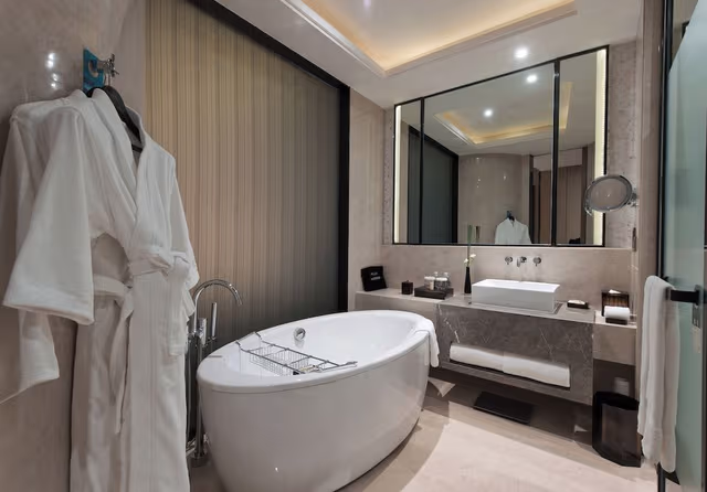 Superior Suite, 1 King Bed, Club Lounge Access, City View