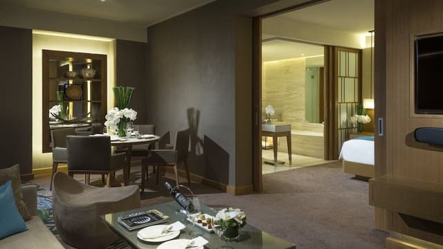 Suite, 2 Twin Beds, City View