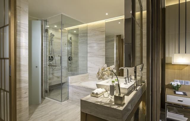 Suite, 2 Twin Beds, City View