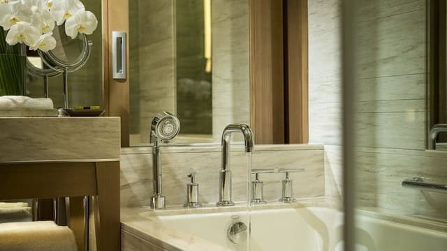 Suite, 2 Twin Beds, City View