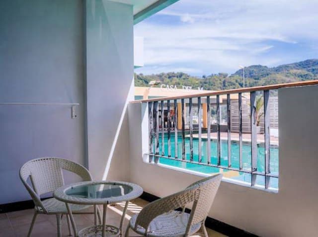 Premier Room, Pool Access