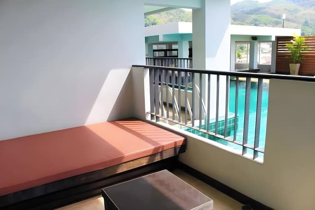 Premier Room, Pool Access