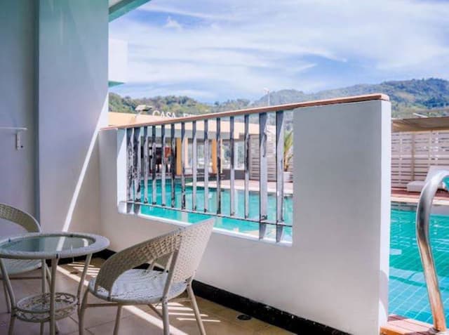 Premier Room, Pool Access