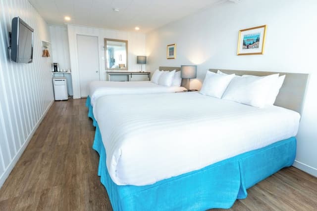 Comfort Room (Bonaventure Island view)