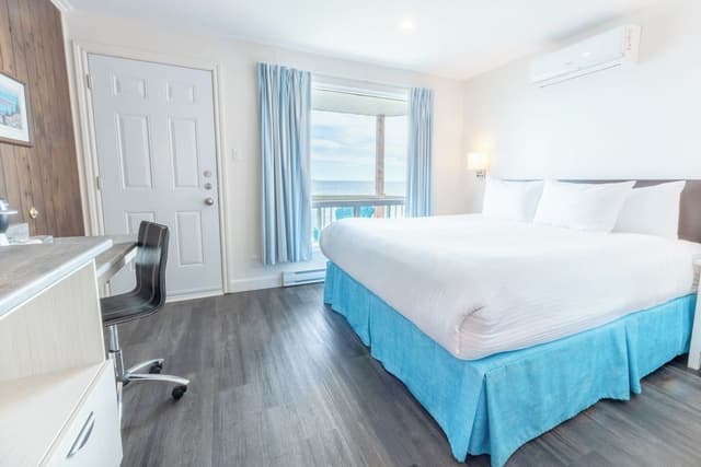 Signature Room ( Rock view)
