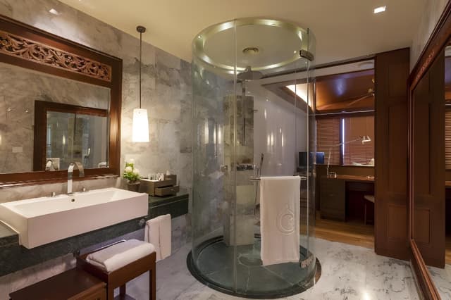 Premier Spa King
