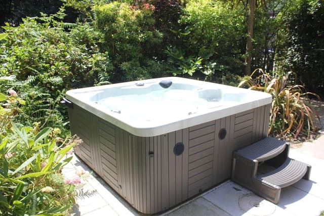 Three-Bedroom Lodge with Hot Tub