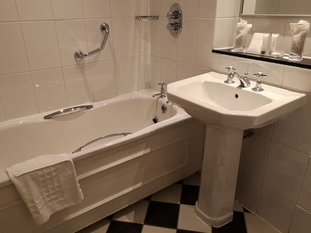 Classic Spa Double / Twin Bedroom (With Spa Access)
