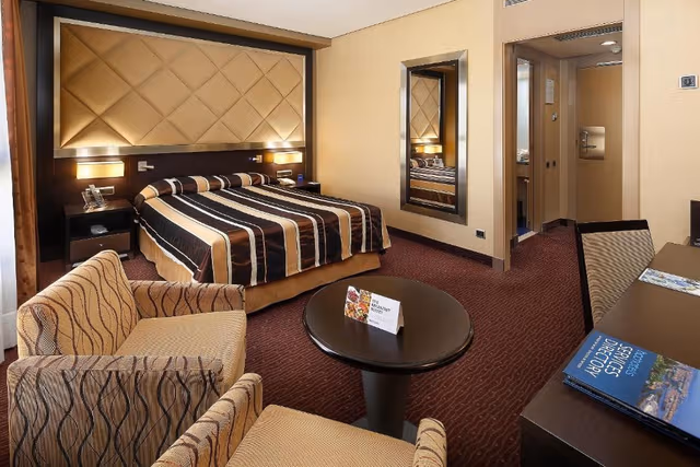 Double Room for Single Use 