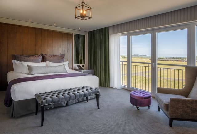Fairway Deluxe King Suite