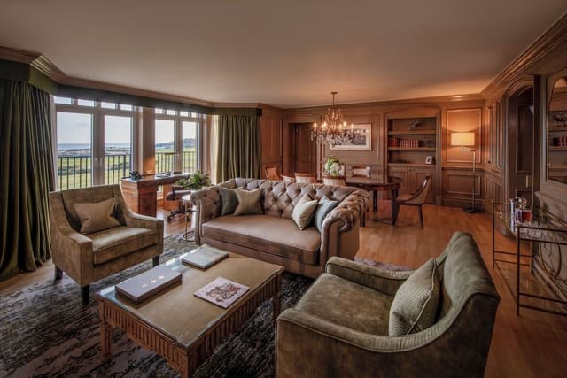 Royal and Ancient King Suite