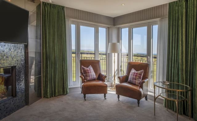 Fairway Deluxe King Suite