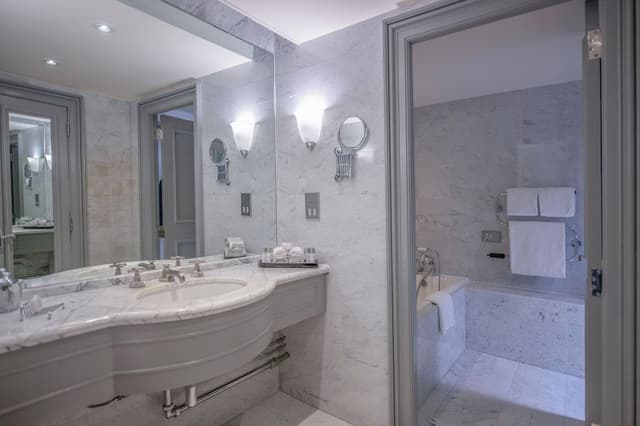 Royal and Ancient King Suite