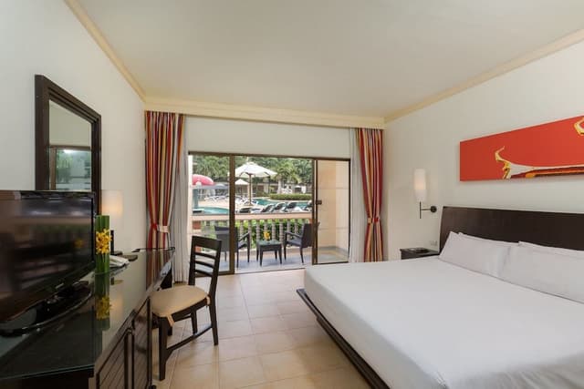 Premium Suite, 1 Bedroom, Pool View (King)