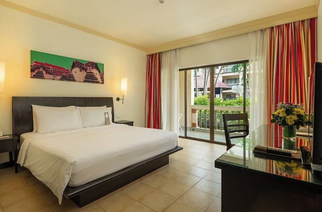 Premium Suite, 1 Bedroom, Pool View (King)