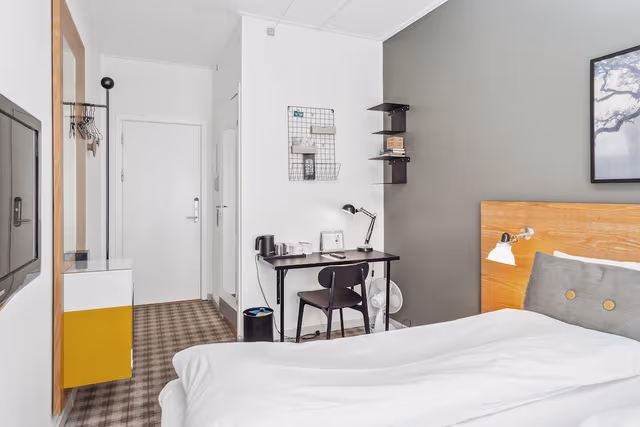 Small (1 semidouble bed 140x200cm)