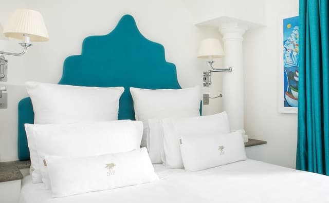 Deluxe Room (03)