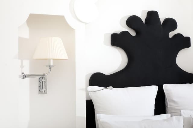 Deluxe Room (03)