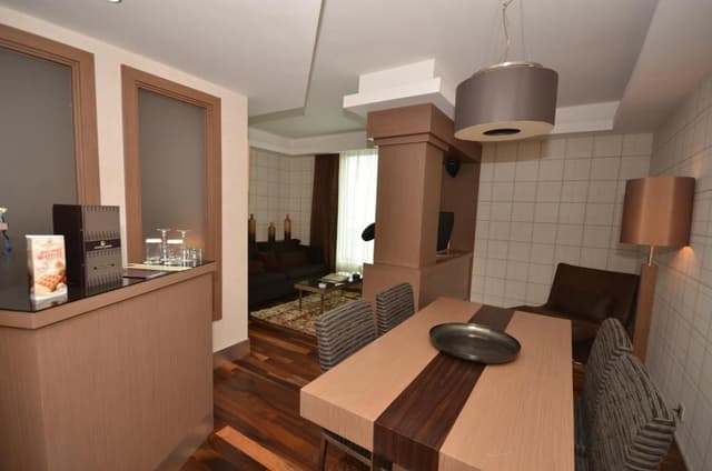 Residential Suite with Hot Tub and Steam Room - Free Access to Spa