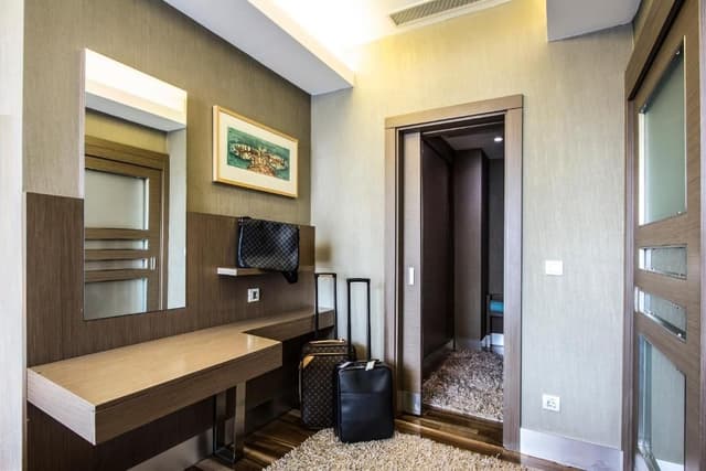 Residential Suite with Hot Tub and Steam Room - Free Access to Spa