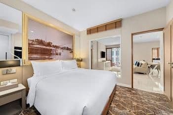 Suite, 3 Bedrooms, Balcony