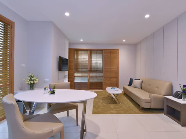Corner Balcony Suite