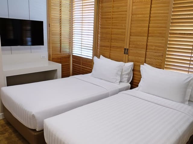Suite, 3 Bedrooms, Balcony