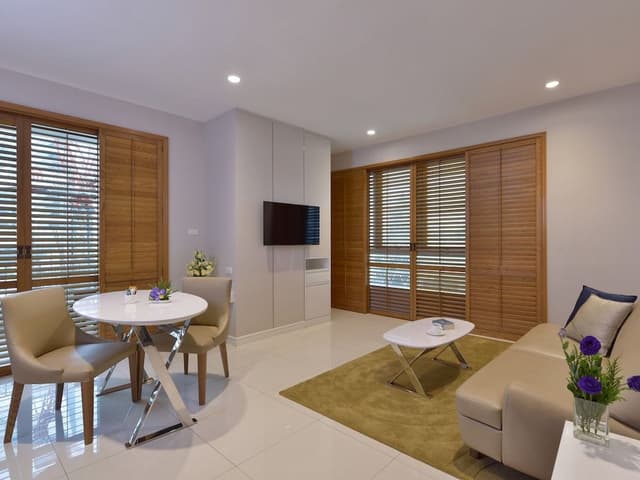 Corner Balcony Suite