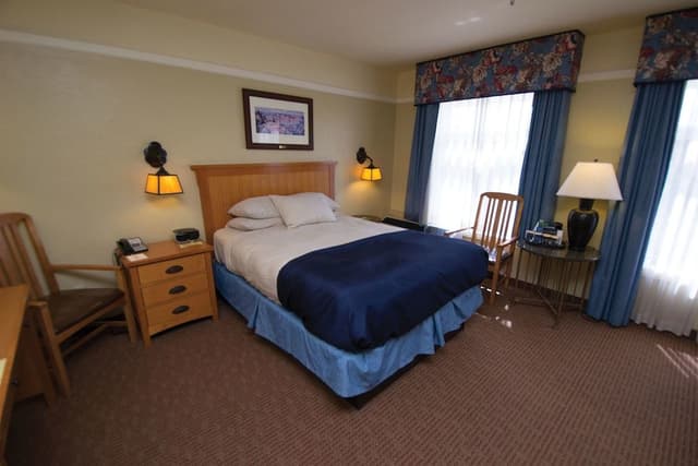 Standard Room, 1 Queen Bed