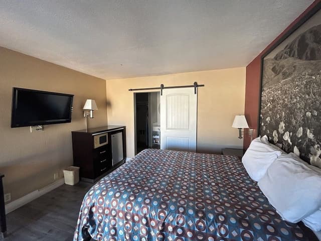 Standard Room, 1 Queen Bed, Accessible, Non Smoking