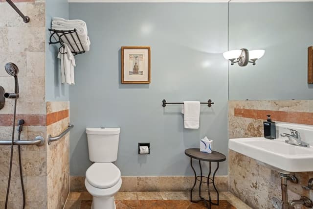 Signature Room, 1 Queen Bed, Accessible (Self Check-in with Virtual Front Desk)
