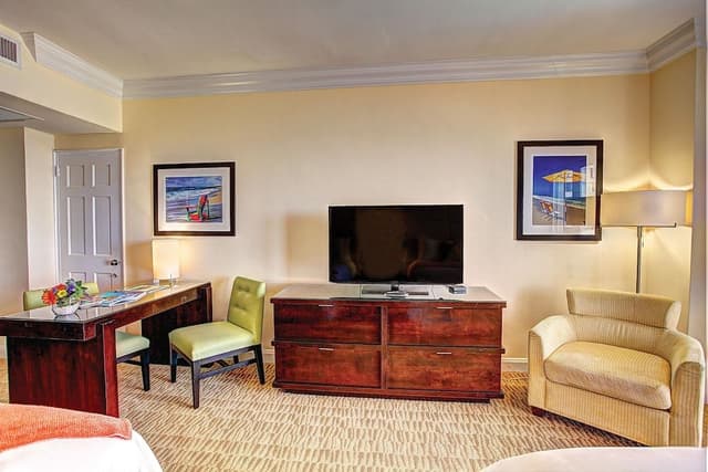 Ocean Front w/Balcony, 1 King Bed