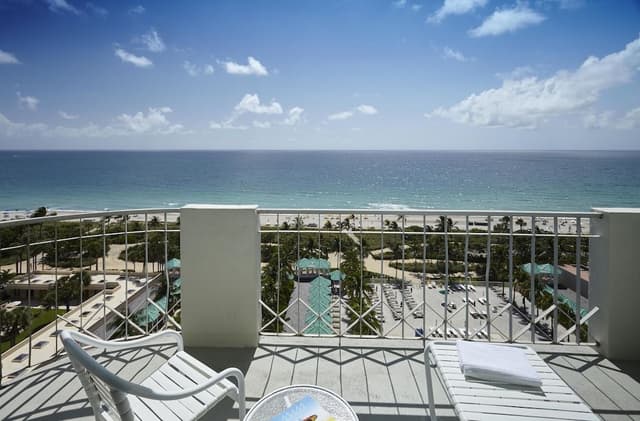 Ocean Front w/Balcony, 1 King Bed