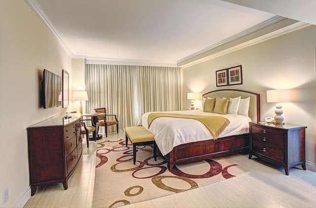 One Bedroom Suite with Kitchen / Living Room