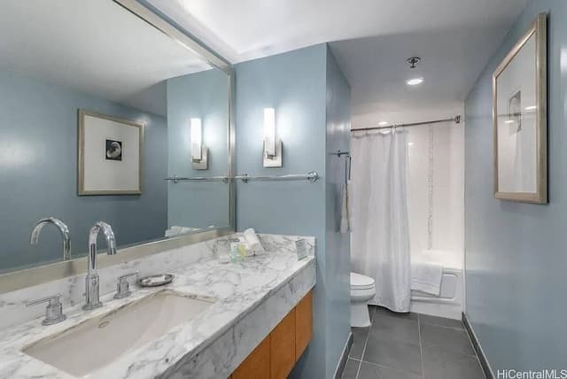 Deluxe Studio, 1 Queen Bed, Balcony
