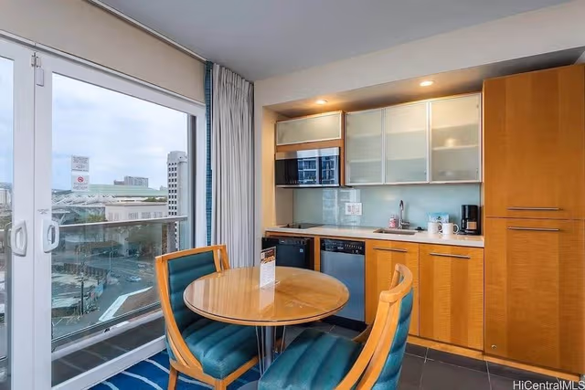Deluxe Studio, 1 Queen Bed, Balcony