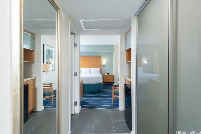 Deluxe Studio, 1 Queen Bed, Balcony