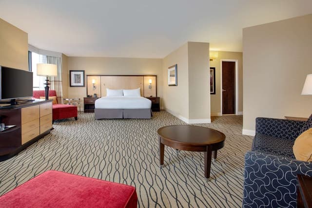 1 KING BED JUNIOR SUITE