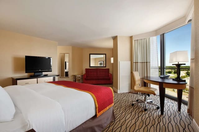 1 KING BED JUNIOR SUITE