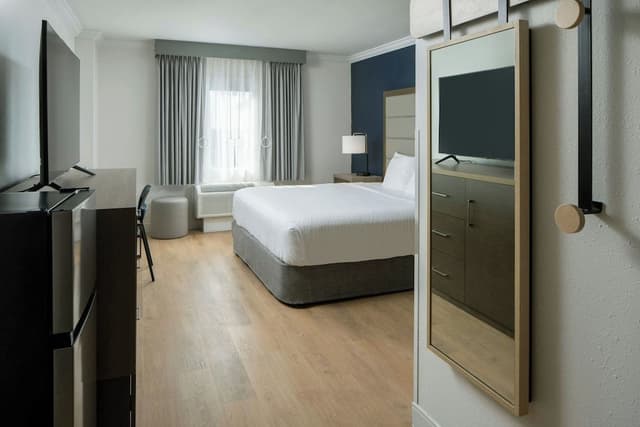 Standard Room, 1 Queen Bed