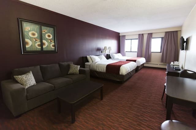 2 Queen Beds