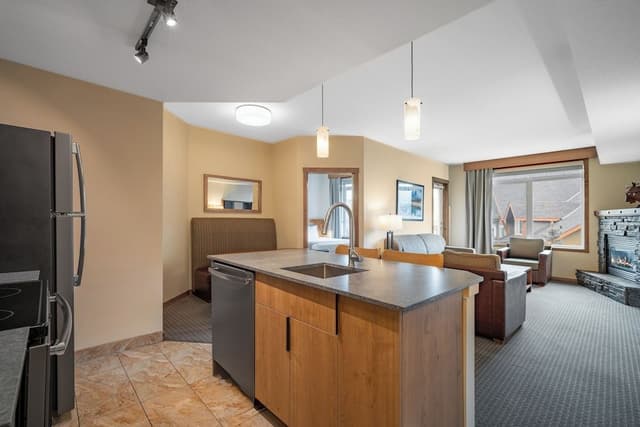 Suite, 2 Bedrooms (King in Master, Queen in 2nd Bedroom)