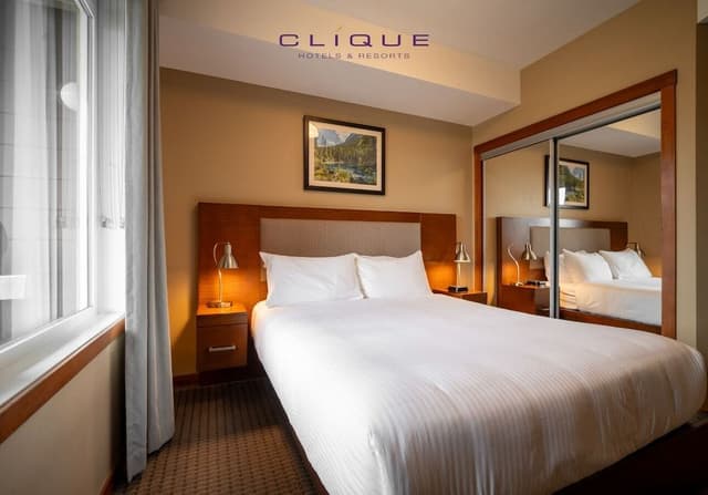 Suite, 2 Bedrooms (King in Master, Queen in 2nd Bedroom)